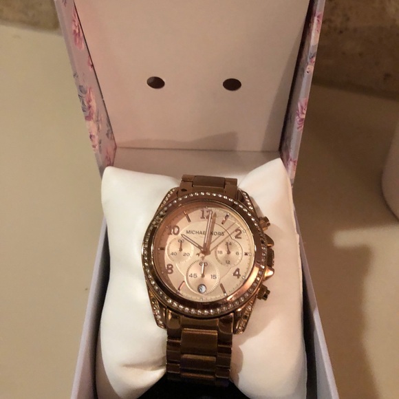 Michael Kors MK5263 Rose Gold Tone Wrist Watch for Women. GUC - Picture 5 of 16
